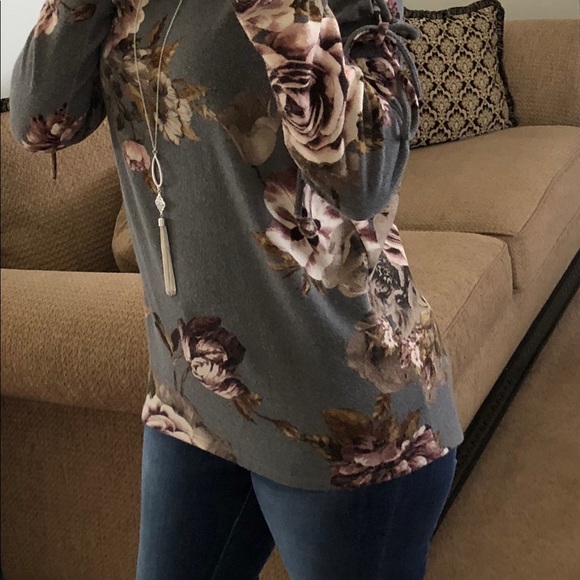 🍁Only 1 left!!🍁 Aurora Floral Sweater - Picture 3 of 3